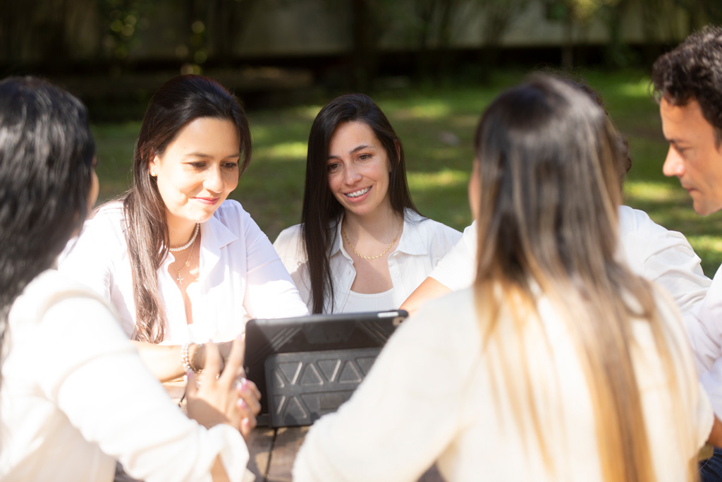 expertos en cumplimiento normativo ambiental en Colombia